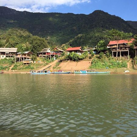 Lattanavongsa Guesthouse And Bungalows Muang Ngoi Екстер'єр фото