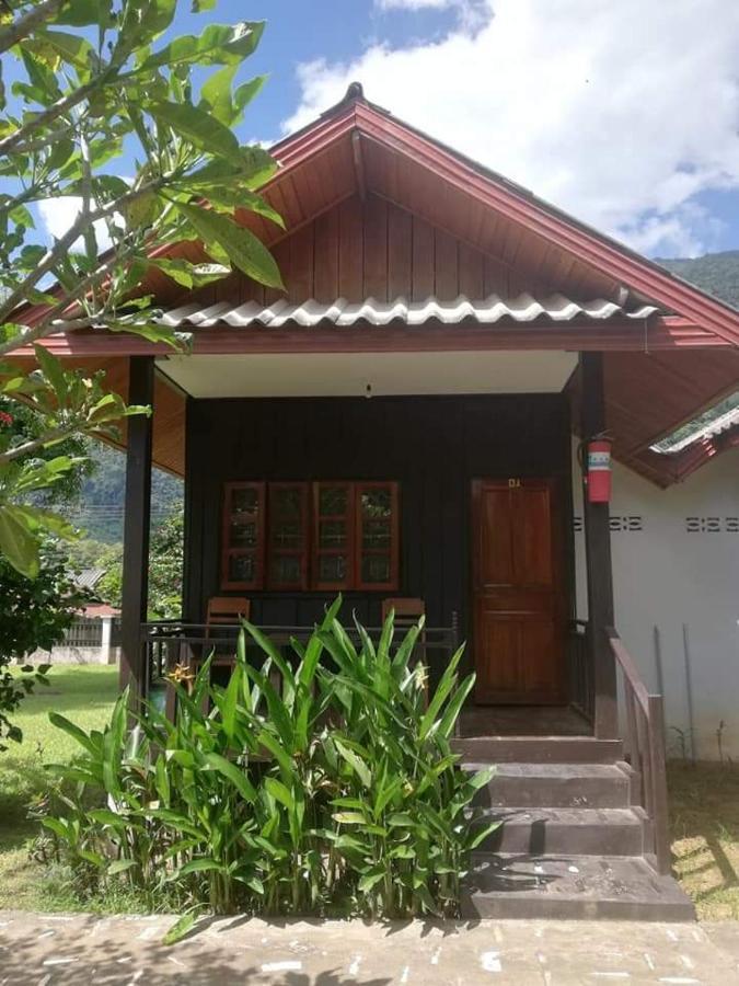 Lattanavongsa Guesthouse And Bungalows Muang Ngoi Екстер'єр фото