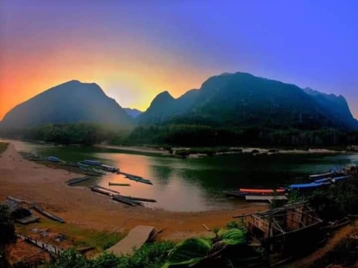 Lattanavongsa Guesthouse And Bungalows Muang Ngoi Екстер'єр фото