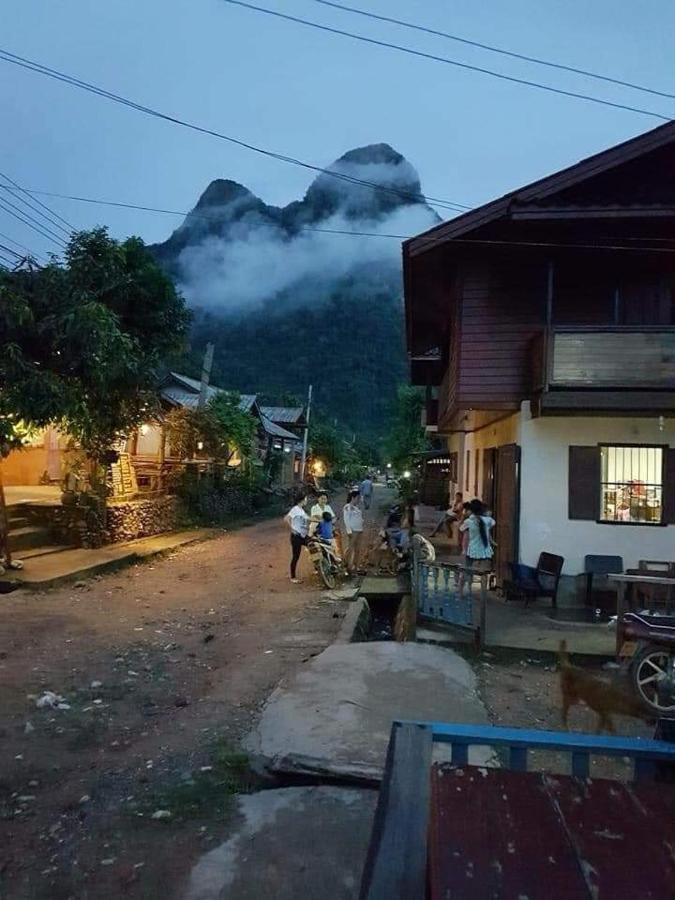 Lattanavongsa Guesthouse And Bungalows Muang Ngoi Екстер'єр фото