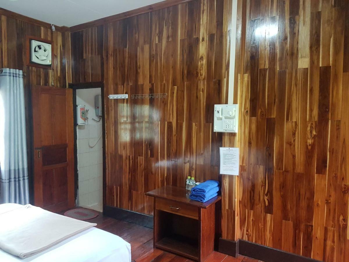 Lattanavongsa Guesthouse And Bungalows Muang Ngoi Екстер'єр фото